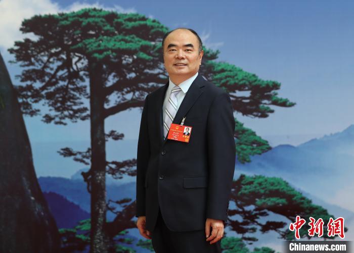 全國(guó)人大代表曹仁賢：建議適度開征碳稅提高可再生能源占比